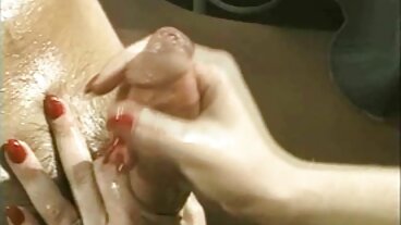 Blondynka i cycata mamuśka znalazła sobie sex analny hd chłopca-zabawkę do zabawy