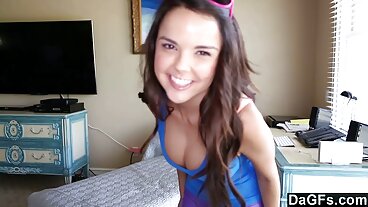 Seksowna mamuśka sex analny hd zostaje wyruchana przez młodego Jordi