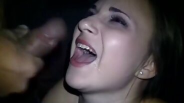 Slim4K: Delikatna piękność zadowolona przez swojego film sex analny mężczyznę po spacerze po mieście na PornHD